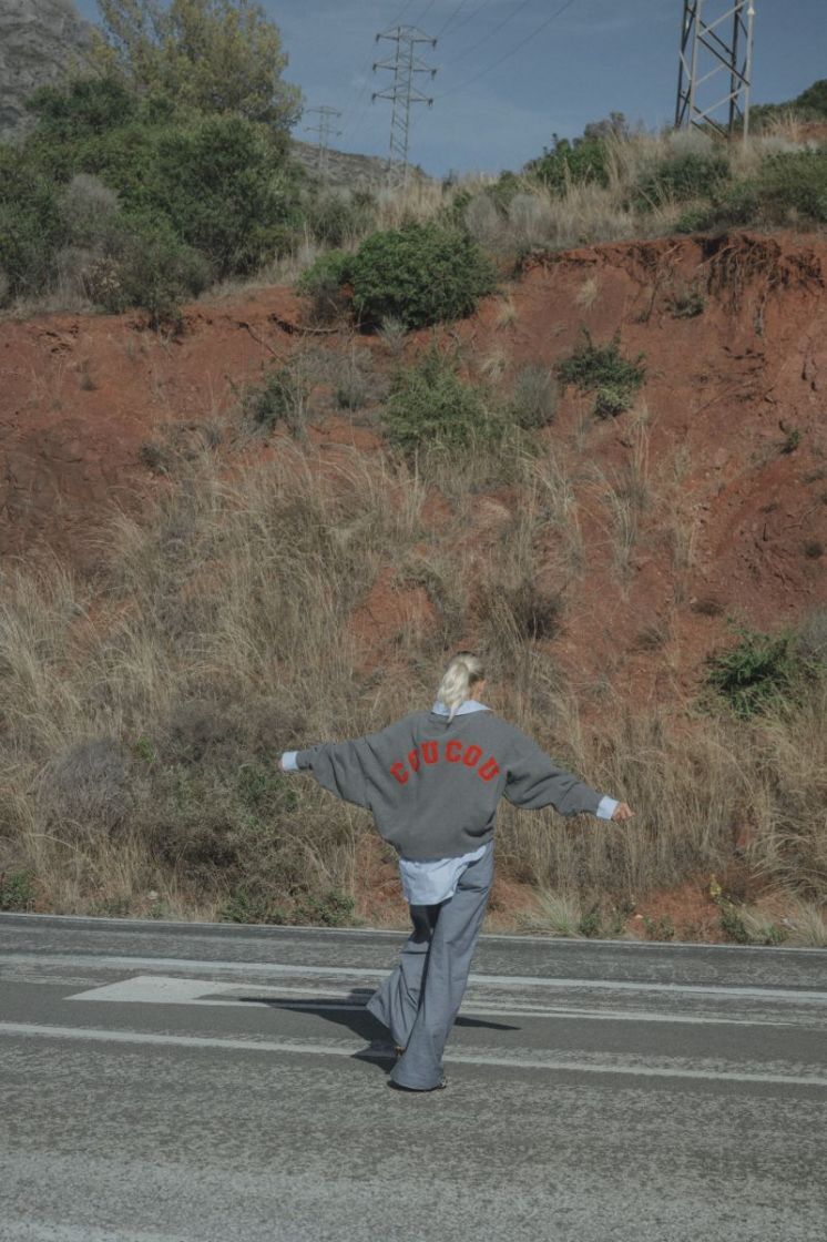 ONESIZE OVERSIZED SWEATER DKGREY/RED