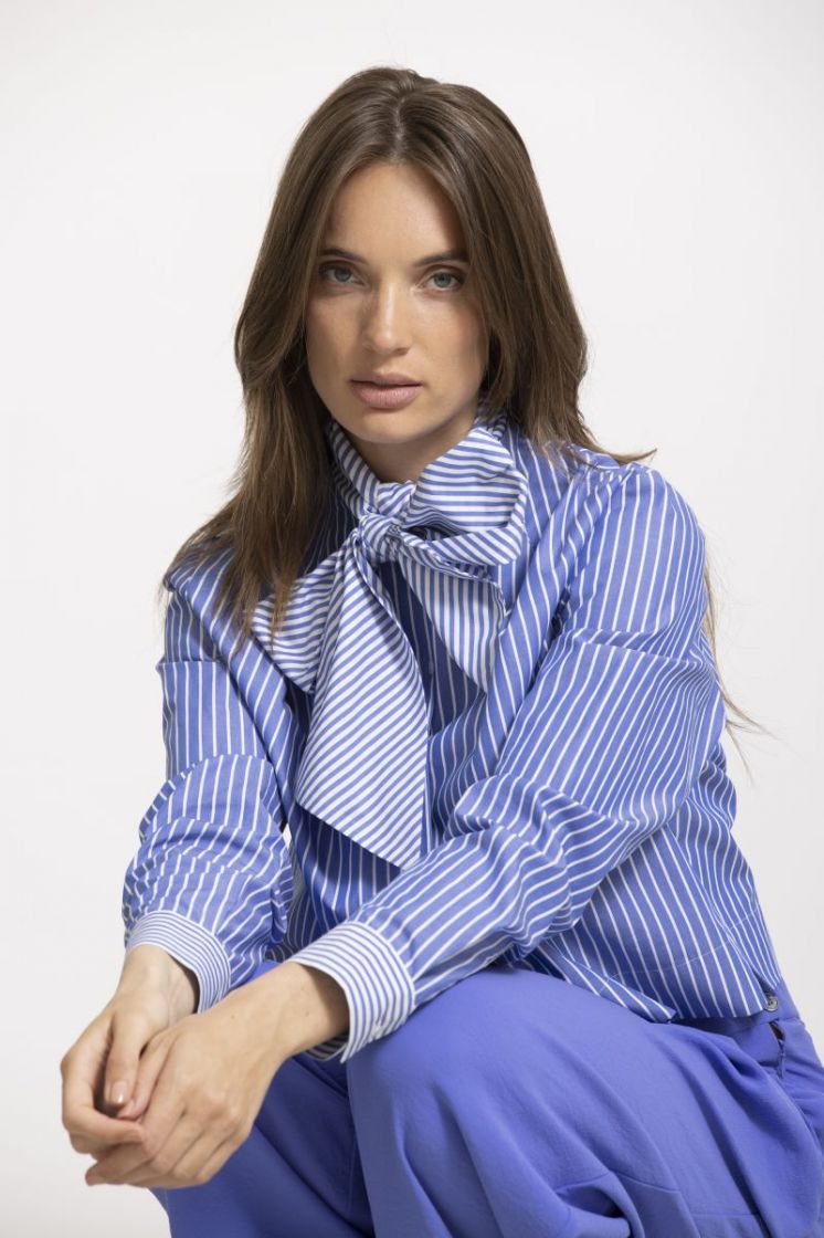 647 STRIPE 657 DEEP BLUE
