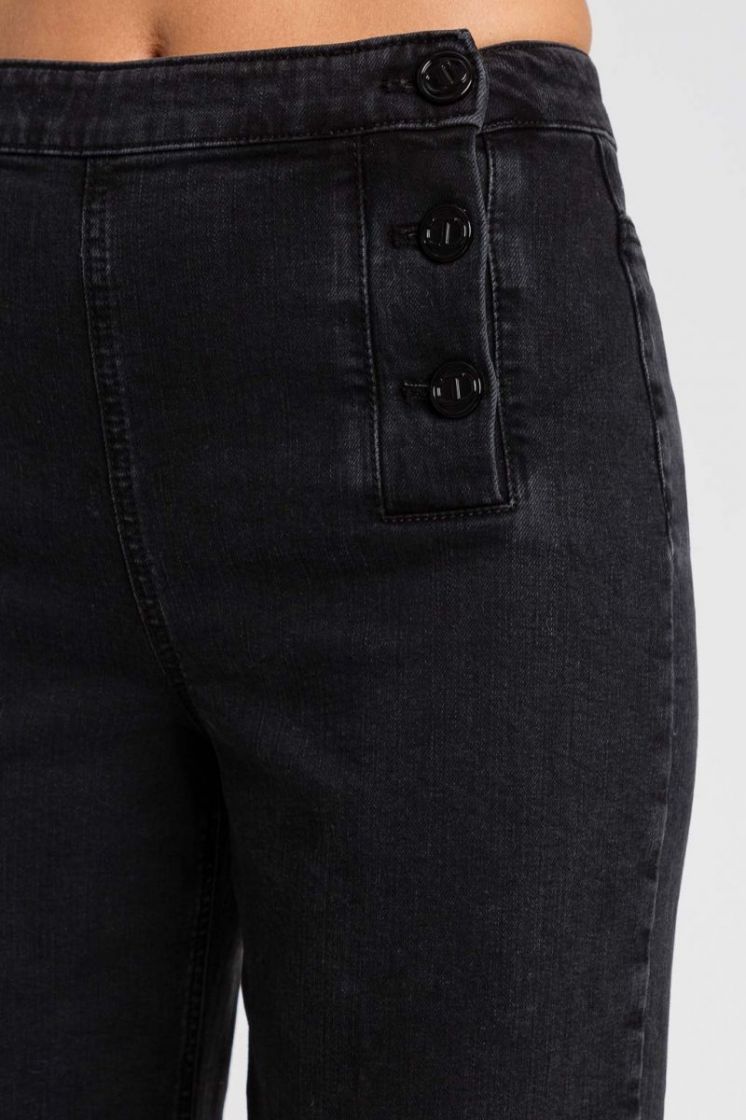  01103 BLACK DEN