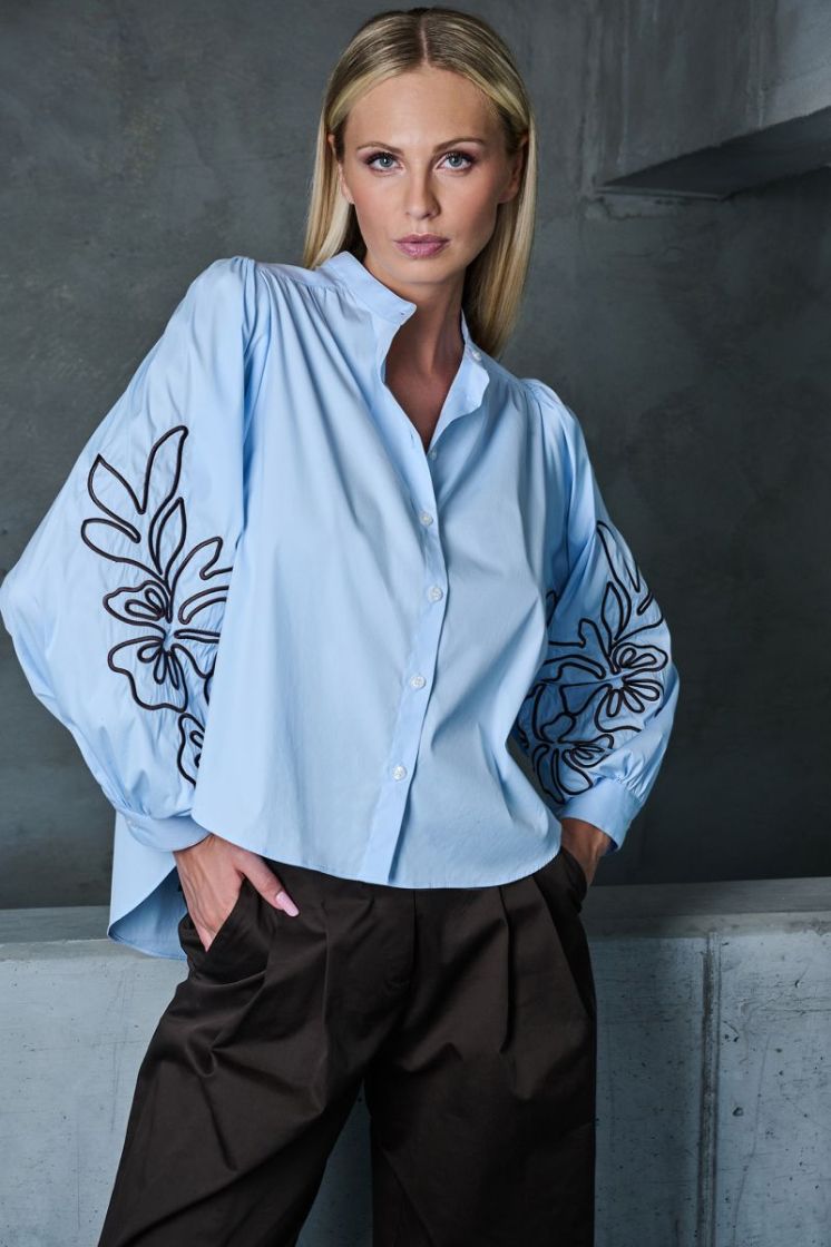FLOWER BRODERIE SLEEVE CELESTE/BROWN
