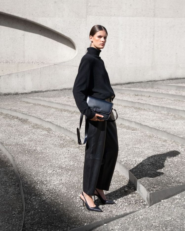 LEATHER  BLACK