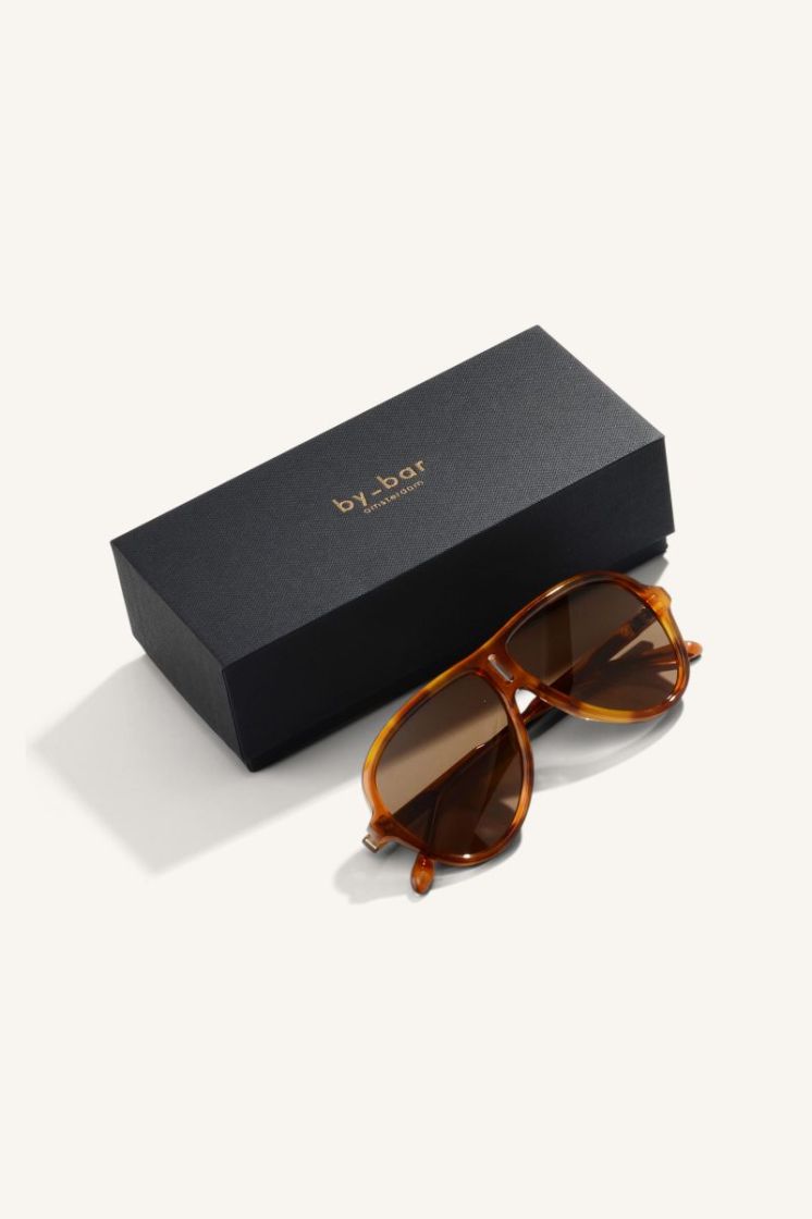 TORTOISE CARAMEL