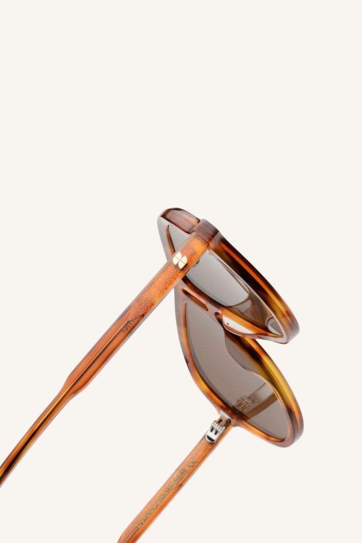 TORTOISE CARAMEL